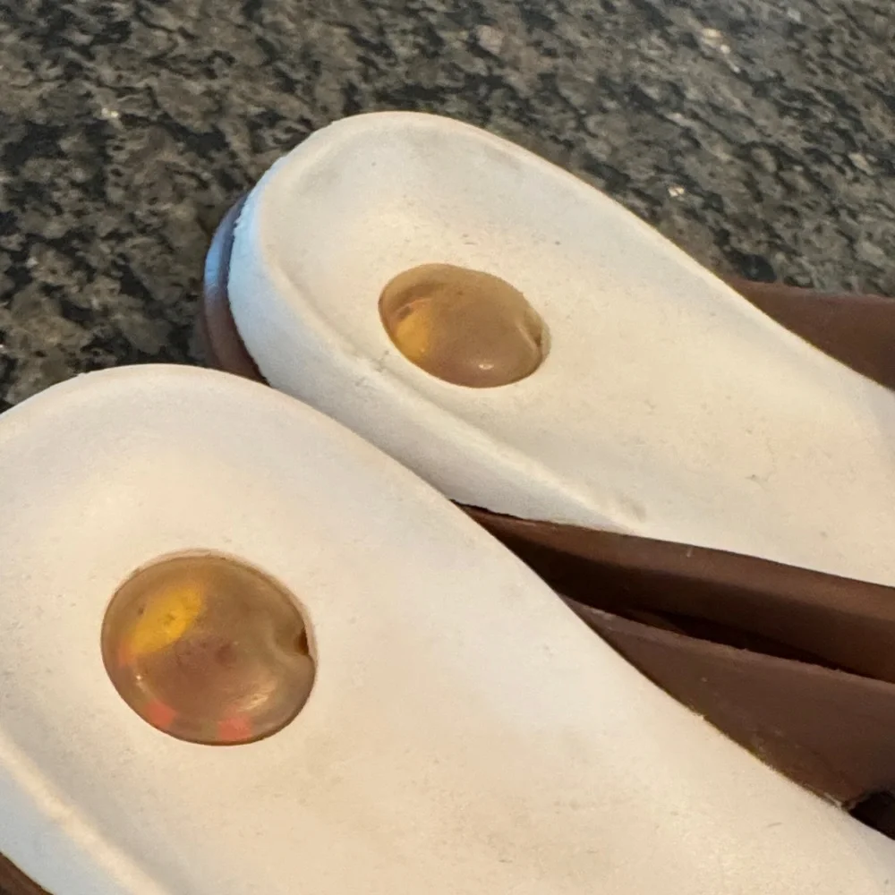 Hawaiian Jelly’s Brown Sandals with White Accents EUC 11